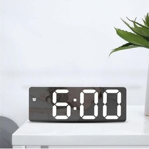 Mirror Smart LED Alarm Clock, High-Definition, USB & Battery Powered